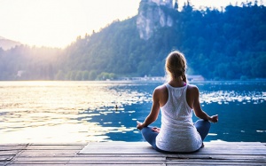 6 tư thế yoga đơn giản giúp bạn thư giãn, tập trung hơn