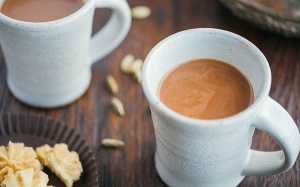 Học người Ấn pha trà masala chai chuẩn vị nhâm nhi buổi chiều