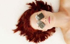 Ai cũng biết đắp túi trà giảm thâm mắt, nhưng nên dùng loại trà nào?