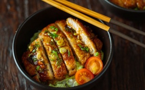 Công thức làm món thịt lợn tẩm bột chiên sốt teriyaki kiểu Nhật