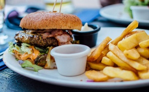 Ăn nhiều món giàu chất béo làm tăng nguy cơ mắc bệnh sỏi mật