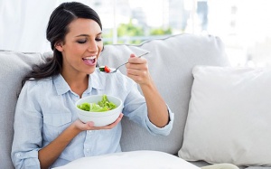 Sau sinh mổ, mẹ cần chú ý dinh dưỡng thế nào? 