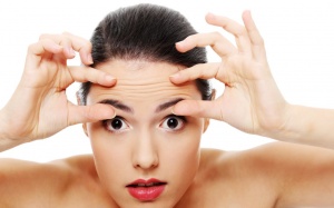 7 cách giúp làm mờ nếp nhăn trên mặt ngay tại nhà