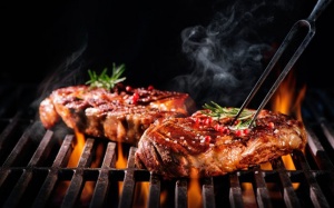 Người dễ bị tăng huyết áp có nên ăn thịt, cá nướng?