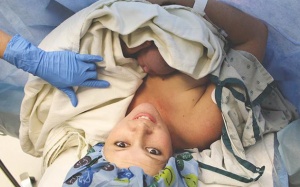 Những điều cần biết về cho con bú sau sinh mổ