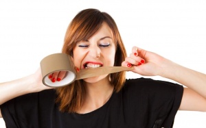 Những thói quen đang làm hỏng hàm răng của bạn