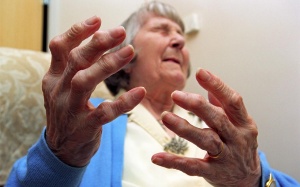 Người bị viêm khớp dạng thấp nên tập những bài tập nào?