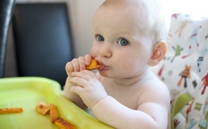 Tại sao mẹ nên cho bé theo phương pháp ăn dặm bé chỉ huy?
