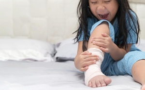 Những điều cha mẹ không nên làm khi con kêu đau, nhức