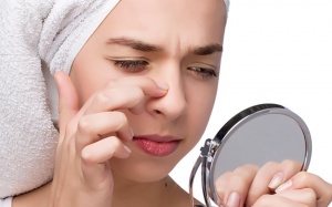 Tại sao mụn trứng cá lại thường mọc trên mũi?