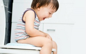 Bé bị táo bón kéo dài thường xuyên: Hậu quả khôn lường!