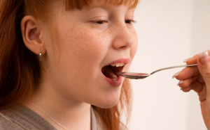 Dùng mật ong trị ho cho trẻ: Cần lưu ý gì? 