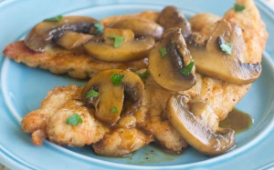 Học cách làm món gà sốt nấm và rượu Marsala cho ngày nghỉ lễ