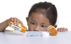 9 điều Không, 4 điều Nên làm để phòng tránh ngộ độc thuốc ở trẻ