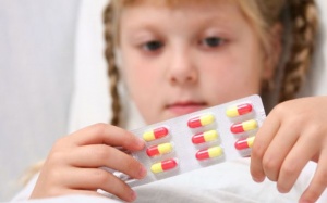 Những nguyên nhân gây ngộ độc thuốc ở trẻ em