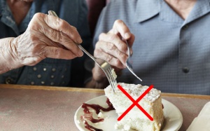 Người cao tuổi bị sâu răng không nên ăn các thực phẩm này 