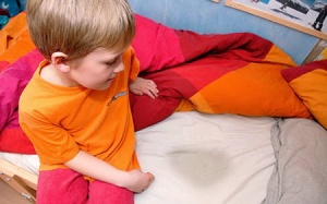 Một số bệnh dễ nhầm với chứng đái dầm ở trẻ
