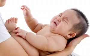 Trẻ khóc mãi không nín: 10 cách giúp xoa dịu trẻ