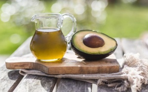 Chăm sóc da bằng dầu quả bơ: Tin đồn và lợi ích thực sự