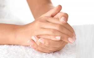 Run ngón tay trái và lắc đầu có nên dùng Vương Lão Kiện?