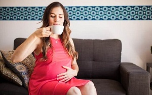 Bà bầu uống cà phê dễ khiến trẻ bị thừa cân, béo phì