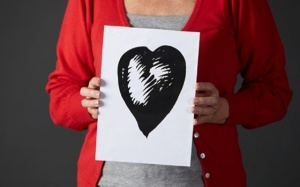 Dùng liệu pháp hormone sau mãn kinh giúp giảm nguy cơ suy tim