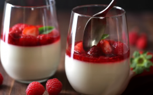 Món ngon tráng miệng: Panna cotta kiểu Ý