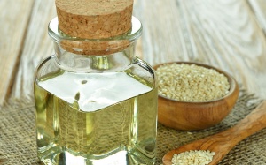 Công dụng trong việc làm đẹp từ da đến tóc của dầu mè