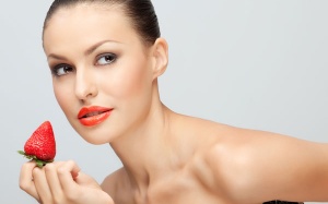 Tổng hợp các công thức làm mặt nạ dâu tây cho mùa Hè