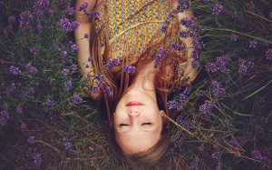 Dùng tinh dầu này, tới vảy da đầu cũng phải chào thua