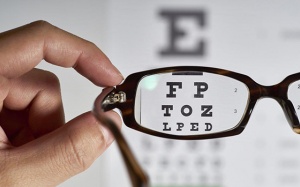 Mắt mờ, nhìn thấy lớp sương mù phía trước có phải biến chứng đái tháo đường?