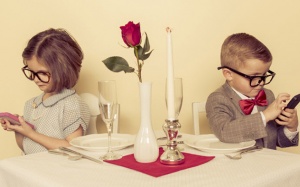 Phubbing - 'căn bệnh' phớt lờ người khác để chìm vào thế giới ảo