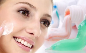 Có nên bôi kem đánh răng khi bị mụn?