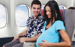 Bà bầu đi máy bay có an toàn?