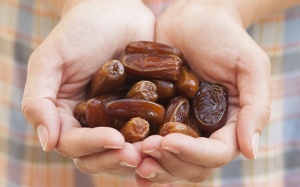 Vì sao bạn nên ăn chà là vào mùa Hè?