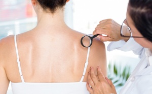 9 thói quen đang làm tăng nguy cơ ung thư da