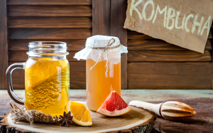 Cho trẻ uống trà Kombucha có lợi ích gì?