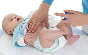 Chăm sóc trẻ bị lồng ruột có chỉ định tháo lồng bằng hơi như thế nào?