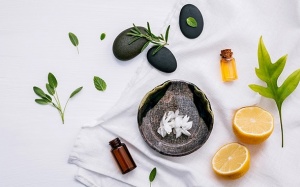 Infographic: 5 loại tinh dầu trị nấm da chân tự nhiên ngay tại nhà