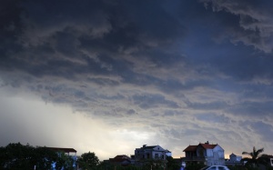 Bắc Bộ và Bắc Trung Bộ có mưa dông và tố, lốc vào chiều tối