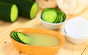 Lợi ích và cách làm mặt nạ từ dưa chuột, mật ong