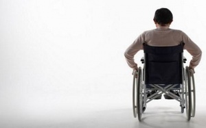 Viêm cột sống dính khớp phải làm sao?