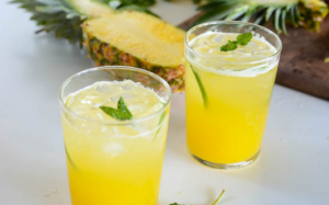 Nước dứa thanh lọc cơ thể ngày Hè