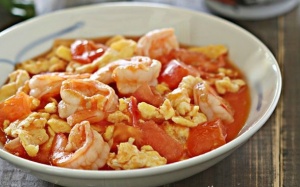 Trứng, tôm sốt cà chua ngon lạ cho bữa ăn tối