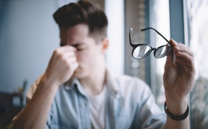 Mờ mắt do biến chứng đái tháo đường, điều trị thế nào?