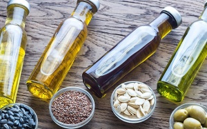 Infographic: Tìm hiểu giá trị dinh dưỡng, cách dùng một số loại dầu thực vật