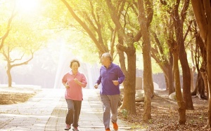Người già có nên chạy bộ không?