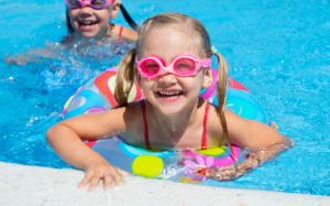 Bảo vệ mắt khi đi bơi thế nào để không phá hoại 'cửa sổ tâm hồn'?