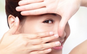 Những thay đổi trong lối sống để giữ đôi mắt khỏe mạnh trong mùa Hè