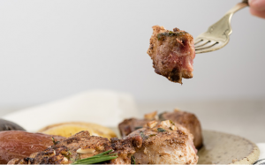 Ăn tối sang chảnh với thịt cừu nướng kiểu Địa Trung Hải